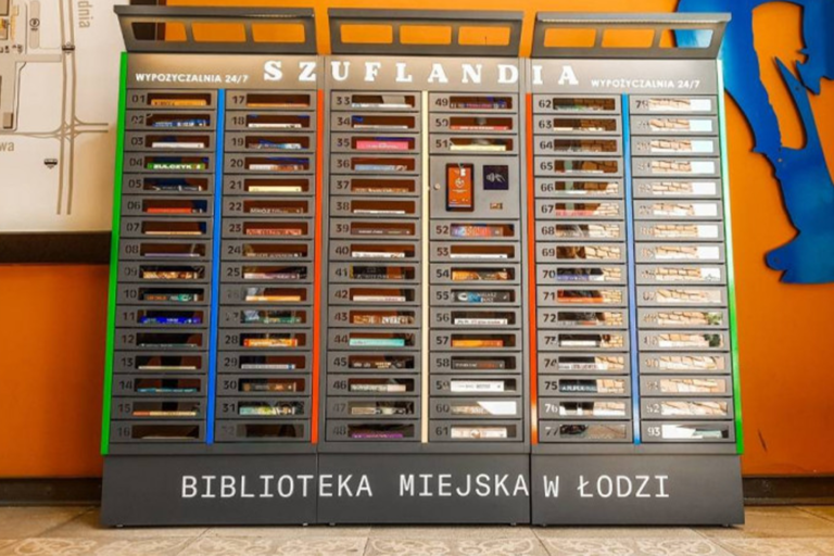 Samoobsługowe biblioteki w Warszawie.